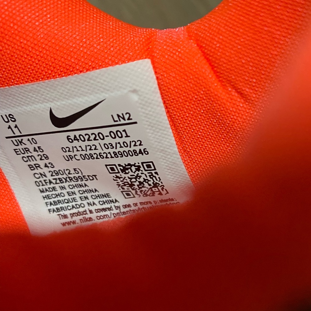 Nike shoes - Picture 11 of 11